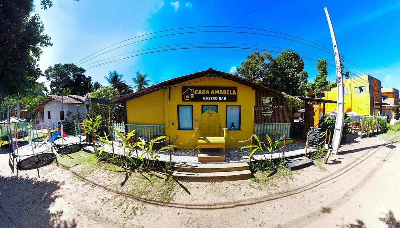 Fachada da Casa Amarela Gastro Bar, em Barra Grande