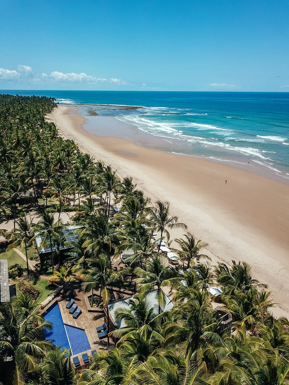 Vista aérea do Dreamland Bungalows e da Praia de Taipu de Fora
