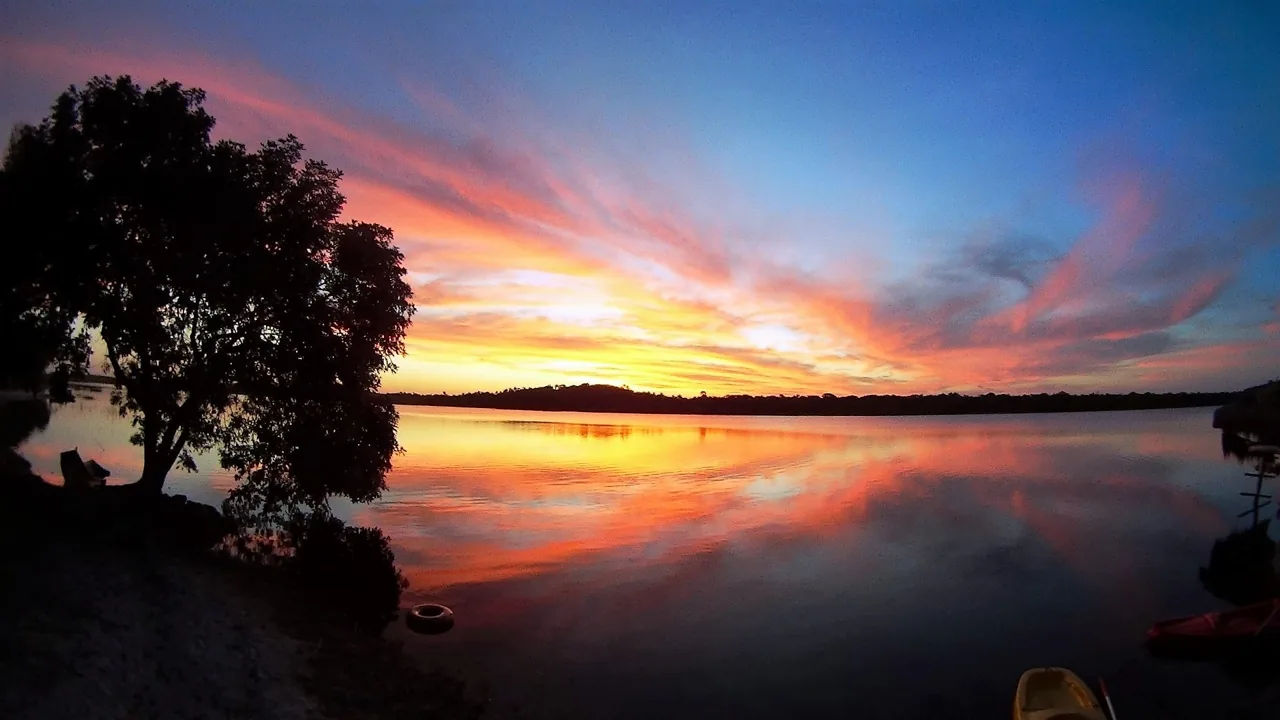 Pôr do sol na lagoa, divulgado pela Pousada Lagoa do Cassange