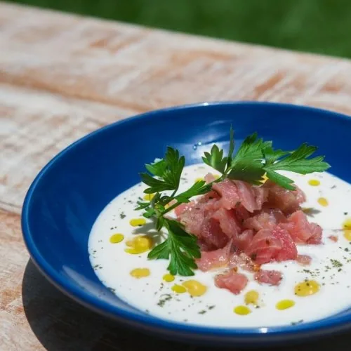 Crudo de atum divulgado pelo restaurante da Villa Marée